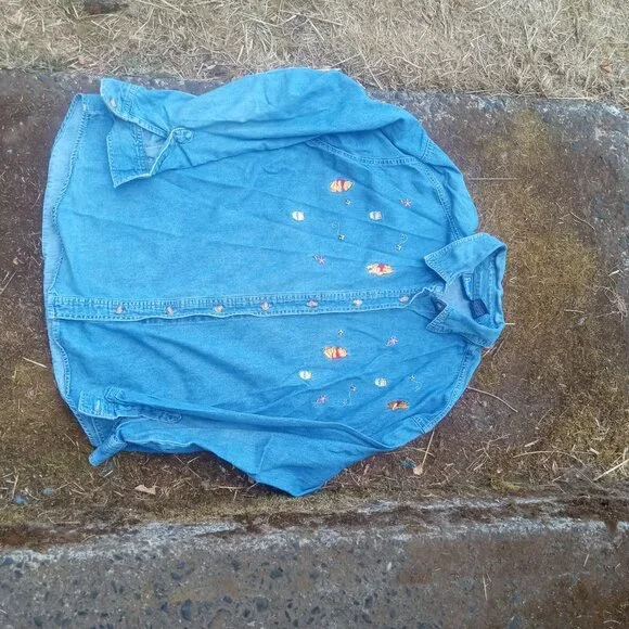 Vintage 90’s Denim Winnie The Pooh Buttondown - Picture 12 of 16